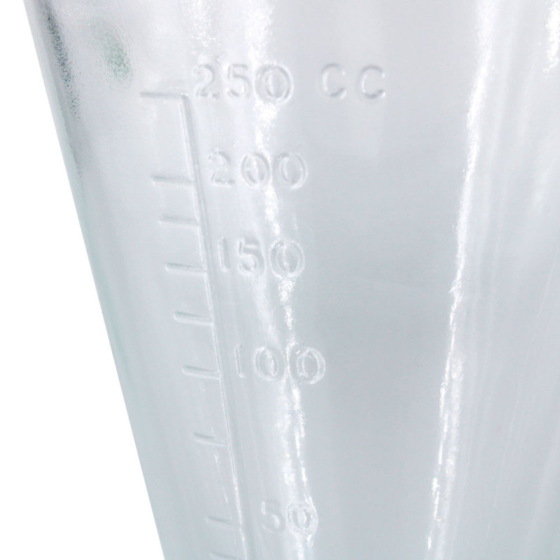 Verre à pied gradué 250 ml SANS MARQUE